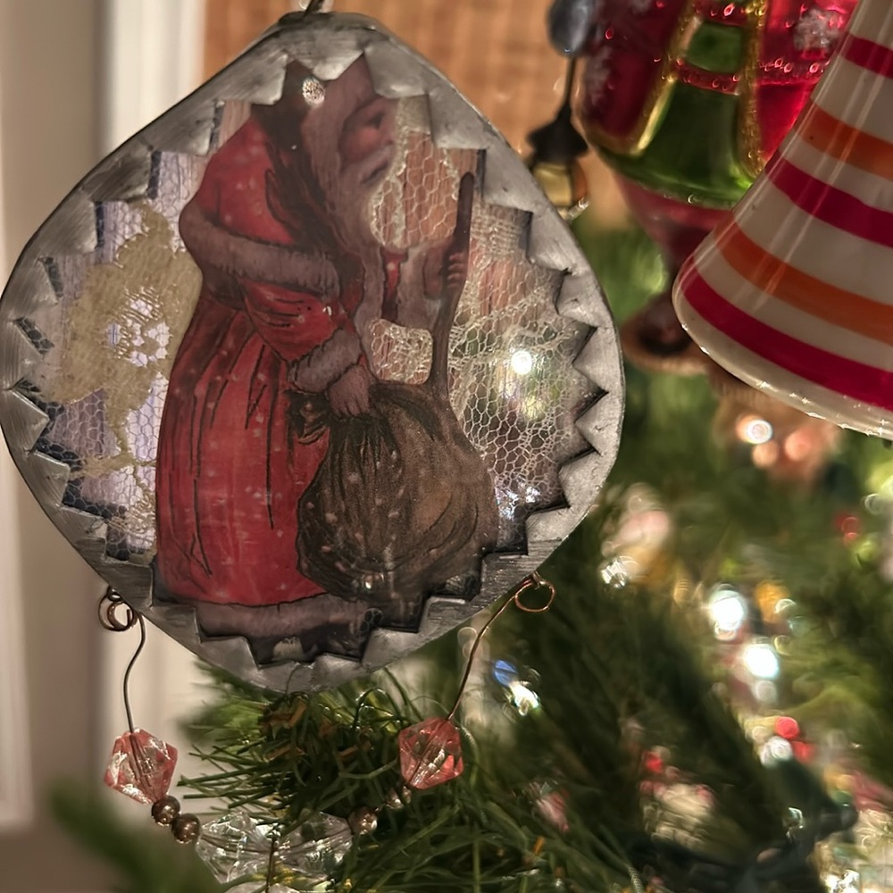 Vintage Silvestri Beloved Times Glass, Lace, Metal Beads Santa Ornament
